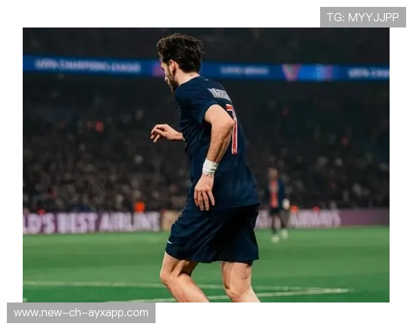 克瓦拉茨赫利亚单挑三人后冷静射门 克瓦拉茨赫利亚单挑三人后冷静射门